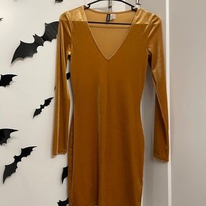 NOT FOR SALE. IDK HOW TO DELETE LISTINGS.